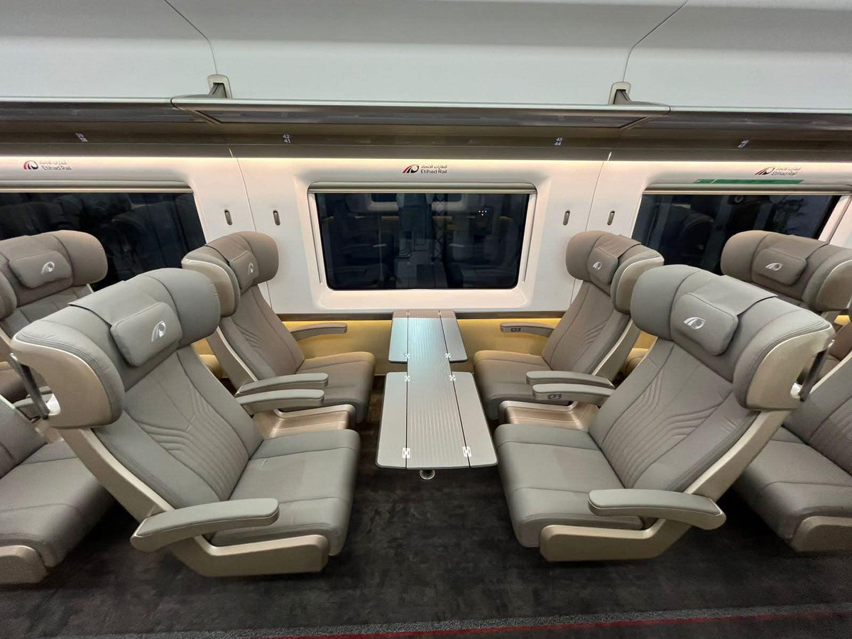 Mrdabrealty's tweet photo. 🚄 Etihad Rail Unveils High-Speed Train, Racing at 350km/h! 🌍✨ | 🔥 Etihad Rail Introduces UAE’s Fastest Train at 350km/h! 🚆⚡ | Revolutionizing Travel: Etihad Rail’s 350km/h High-Speed Train! 🌍🚆 

#EtihadRail #HighSpeedTrain #UAE #BulletTrain #Train350kmh #FutureOfTransport https://t.co/ffUtq7u0QB