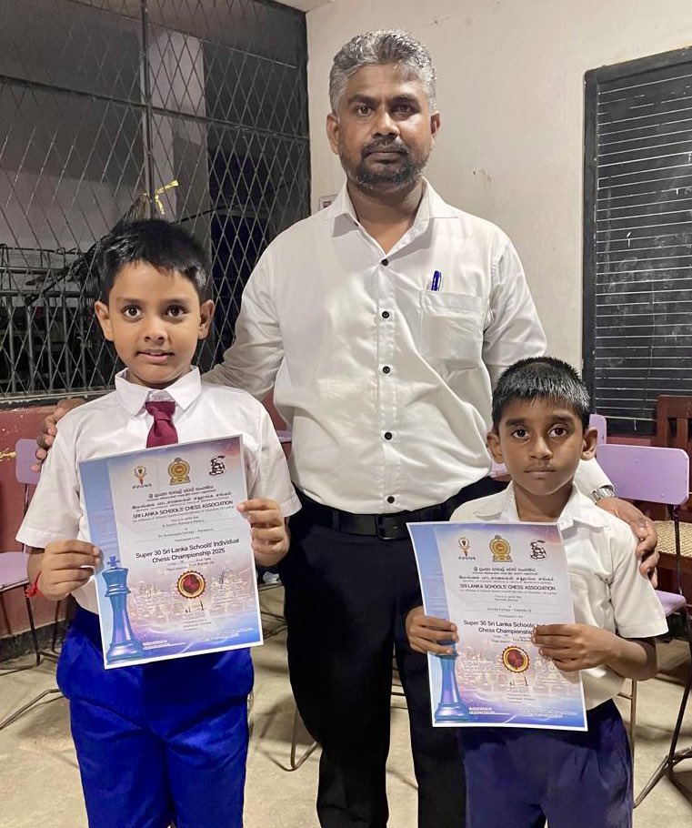 ChessSL_com's tweet image. Congratulations to Venukanan Nayanakheshan (J/Kokuvil Hindu Primary School) for winning the Under-09 Open at the SLSCA Special Selection Tournament for the World Schools Chess Championship 2025!

🥈 2nd: Navindu Shenal
🥉 3rd: Shakithiyen T Thanushan

#ChessSL #SriLankaChess