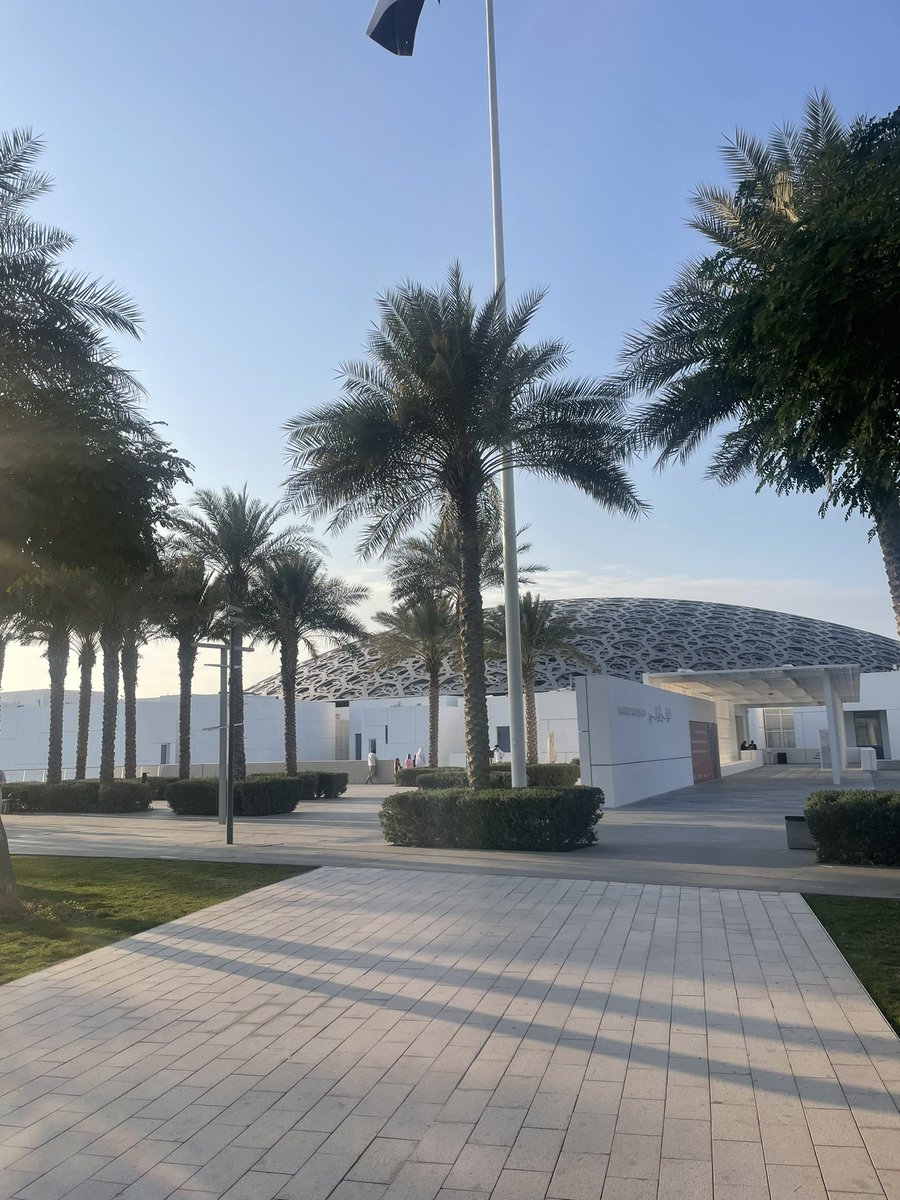 ❤️ Très belle rencontre ici au Louvre Abu Dhabi  avec Mr Mehdi Qotbi Directeur de la Fondation des Musées Marocains . Nouvelles idées pour l'Afrique du future dans le domaine des Musées.