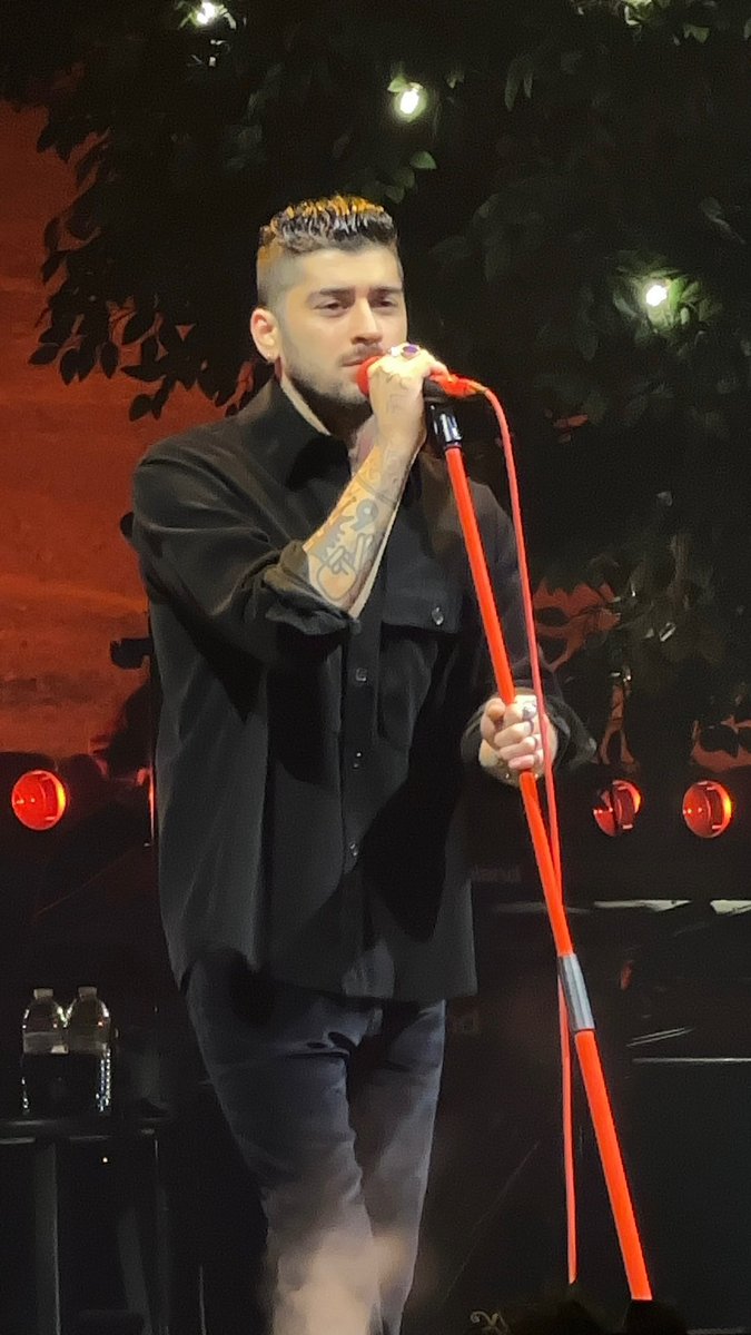 Zayn looking handsome tonight in Los Angeles!