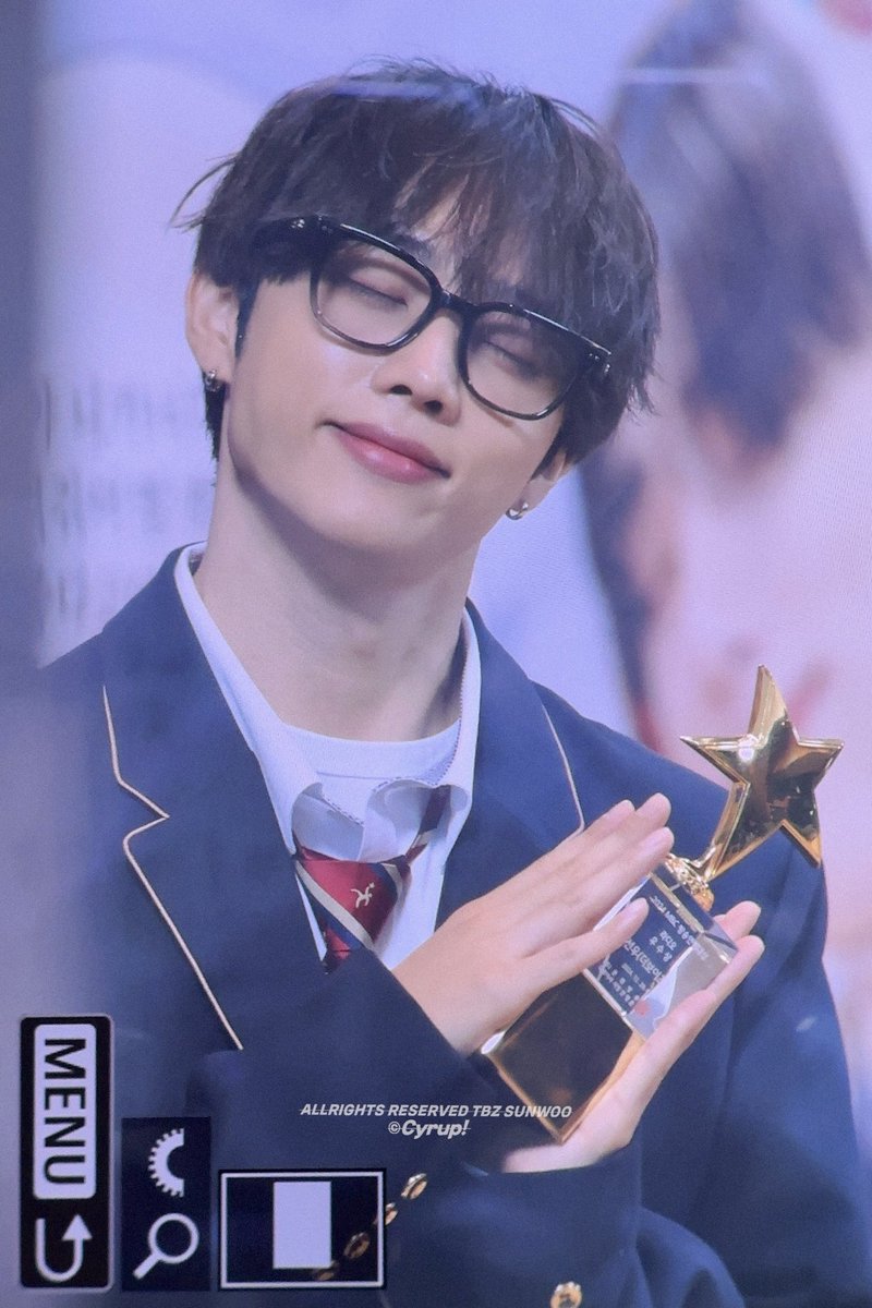 250130 
우수상 받아써요💖💖

#더보이즈 #THEBOYZ 
#선우 #SUNWOO