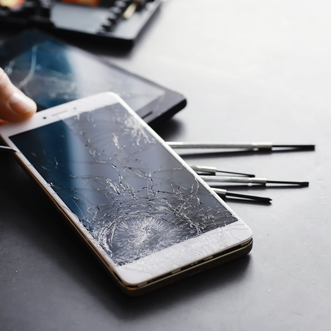 PhoneScreenFix's tweet image. Hey folks! Cracked your phone screen? No biggie! Just swing by for a quick fix, and you&apos;ll be back to scrolling in no time! 🛠️✨ #ScreenRepair #TechRescue #NoMoreCracks