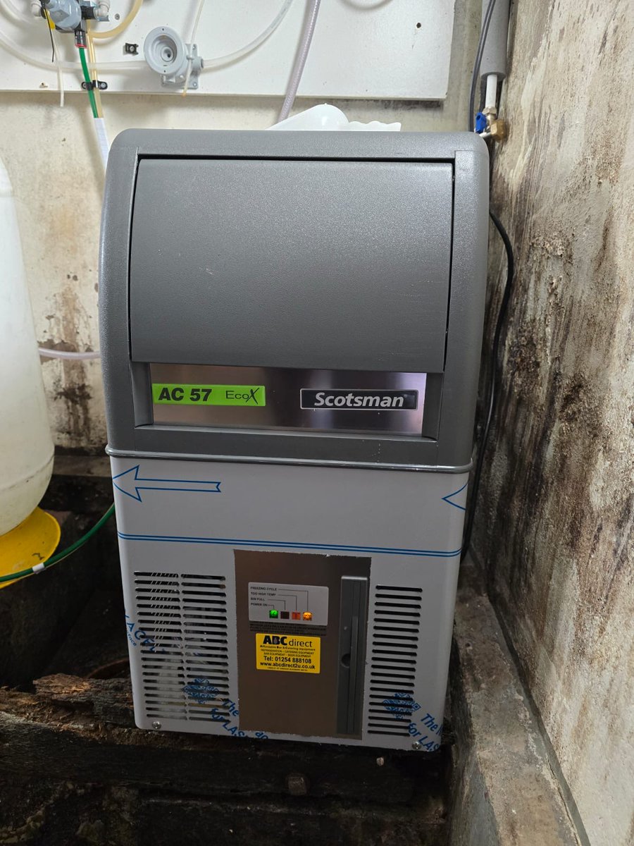 barandcatering's tweet image. Check out this #Scotsman #AC57 #icemaker we have installed. Producing Gourmet Supercube crystal clear ice cubes. This machine is ideal for cafes, #microbars, kiosks. The #cubes clarity makes them the perfect choice for #drinks presentation🧊

#icemachine #scotsmanac57 #icecube