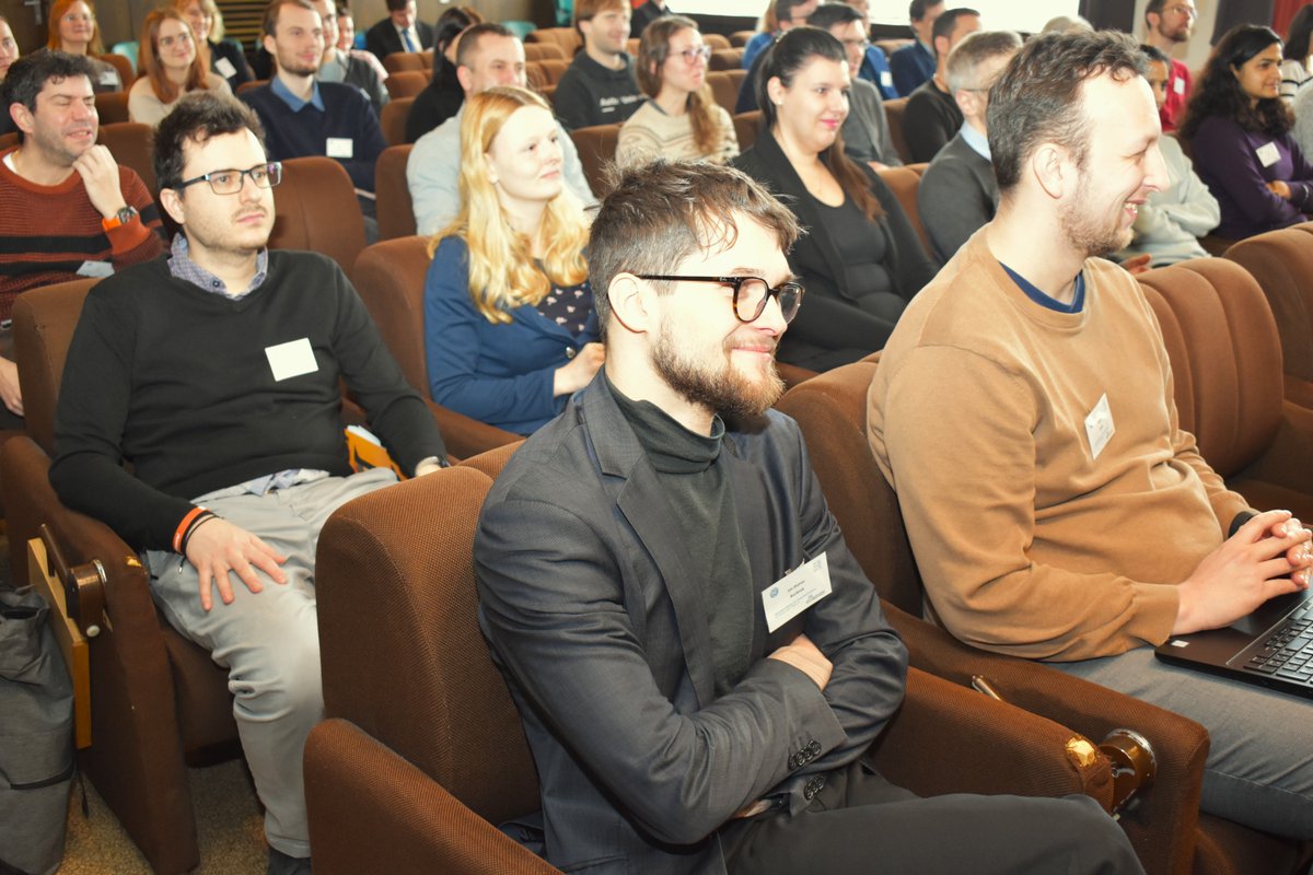 JHINST_Prague's tweet image. 🔬 The first Heyrovský Colloquium for Young Electrochemists brought together 60+ scientists with world-leading experts!
👉 bit.ly/colloquium-ele…
🔬 Keynotes by Prof. Plamen Atanassov (UC Irvine) and Prof. Jan Rossmeisl (Copenhagen), plus a publishing workshop by Prof. Hillman.