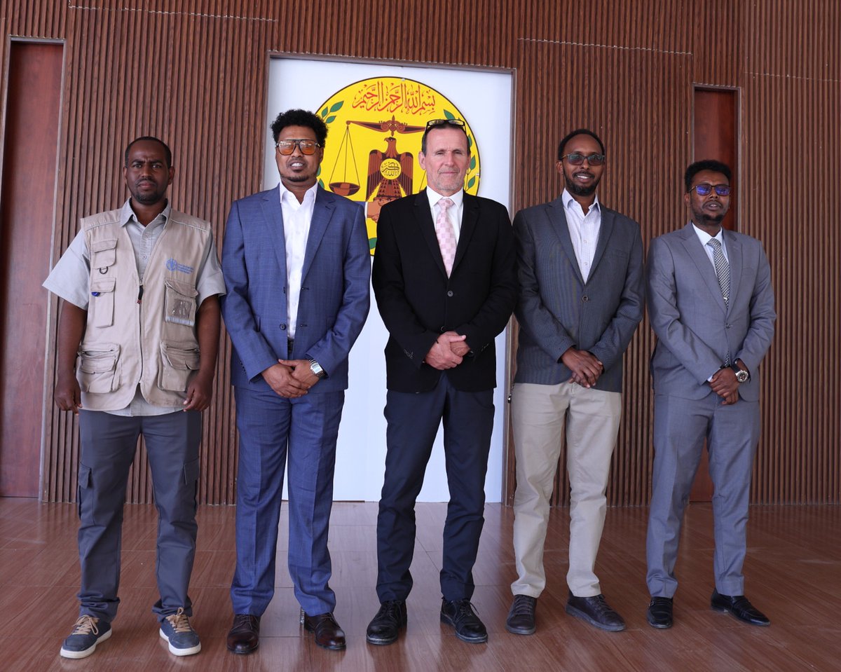 FAOSomalia's tweet photo. 📍#Hargeisa | @FAOSomalia Country Rep, @EPeterschmitt, met with #Somaliland VP H.E. Mohamed Ali &amp; Minister of Planning, Hon. Kaltuun Sheikh Hassan Abdi, for a briefing meeting.

Reaffirmed our commitment to collaborate for a more #sustainable, resilient &amp; food-secure future. https://t.co/V7Y1n7Qe7e