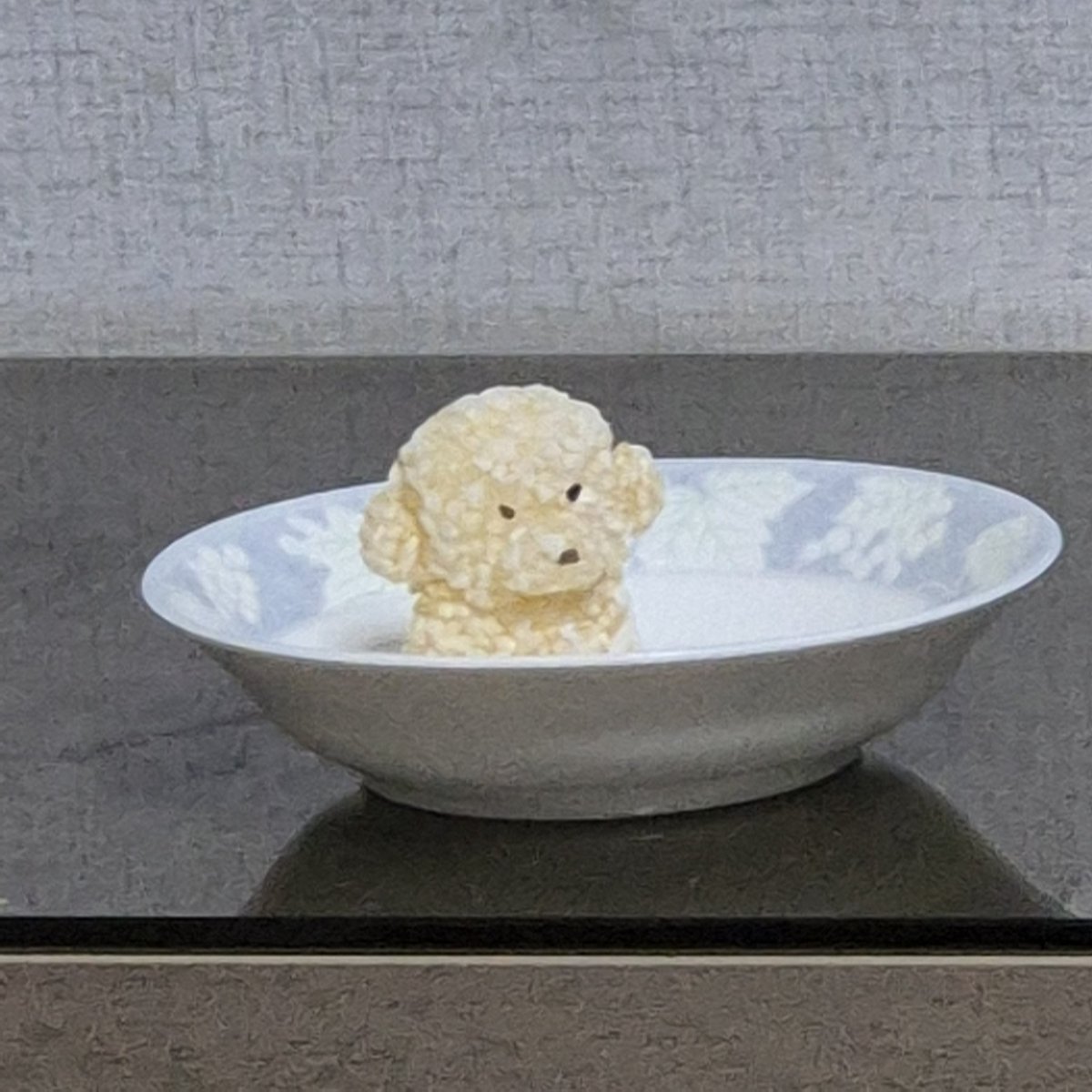 다들 귀여운거 조와하시는구나..
이 친구는 나올때보니(저기 본가임)
이렇게 진짜 강쥐마냥 있었지만
날름 집어먹고 집에 왔답니다
이젠 없어요