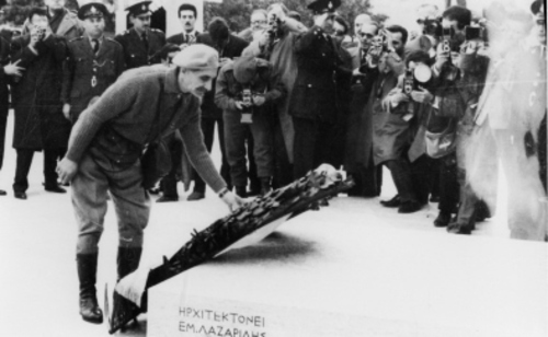 EOKAheroes's tweet photo. #eoka #generalgrivas laying a laurel wreath at the Tomb of the Unknown Soldier, located in Syntagma Square in Athens https://t.co/Wksrru1XL8