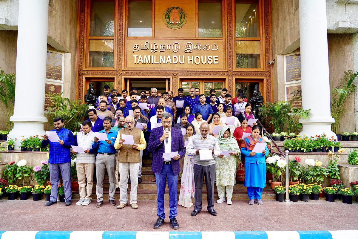 #PledgeAgainstUntouchability - Resident Commissioner Th. Ashish Kumar, I.A.S. alongwith <a href="/tnhdelhi/">TN House Delhi</a> officers and staff observed 2 minutes of silence and took pledge against untouchability on Mahatma Gandhi's Memorial Day, i.e. 'Martyrs' Day.