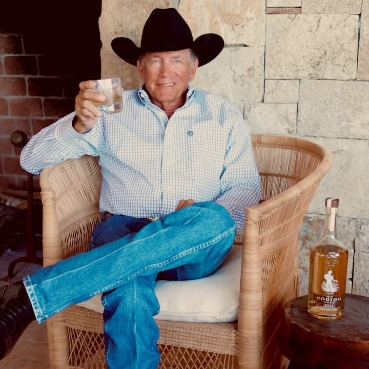 noks45's tweet photo. Celebrate #NewYearsEve this year with a bottle of @codigo1530 and a toast to happiness and health in 2025! 🥂 https://t.co/zrIZ55gmHM