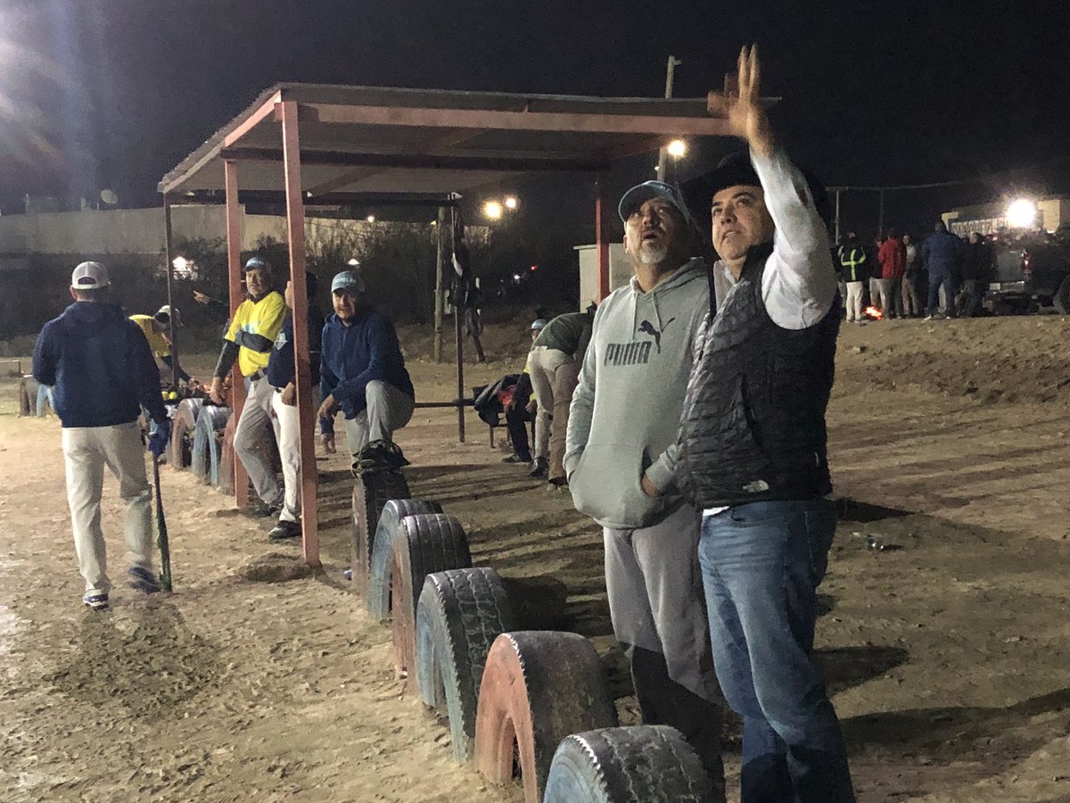 alexinspectort's tweet photo. Alcalde @ChanoDiaz supervisó instalación de nuevas luminarias en campo de sóftbol Aurrerá en #Sabinas https://t.co/QcfmkyOuGW