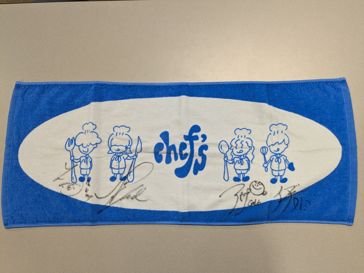 【ROCK YOU!からのお知らせ！】
1月度の「#今月のルーキー 」を担当してくれた「#chef's(<a href="/chefs_band/">chef's</a>)」の「サイン入りタオル」を1名様に #プレゼント 🎁   

応募方法 
①このアカウントをフォロー
②この投稿をリポスト 

締め切り:2/6 23:59まで！
#ハートアップ #rockyou807