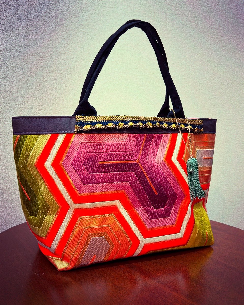 CatwalkBijoux's tweet image. Catwalk Bijoux Vintage OBI Remake Bag
New Arrivals Neo Japanesque
巳年🐍2025年蛇モチーフが入ったユニセックスに使えるバッグです。ペネロピバーボンの撮影用に制作させていただきました😊 #catwalkbijoux #koenji #obiremake #vintage#bag#kimono #penelope #ペネロピバーボン #撮影#一点物