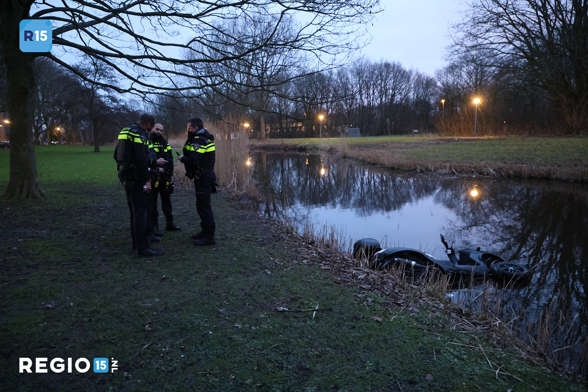 Motorscooter aangetroffen in het water in Rijswijk