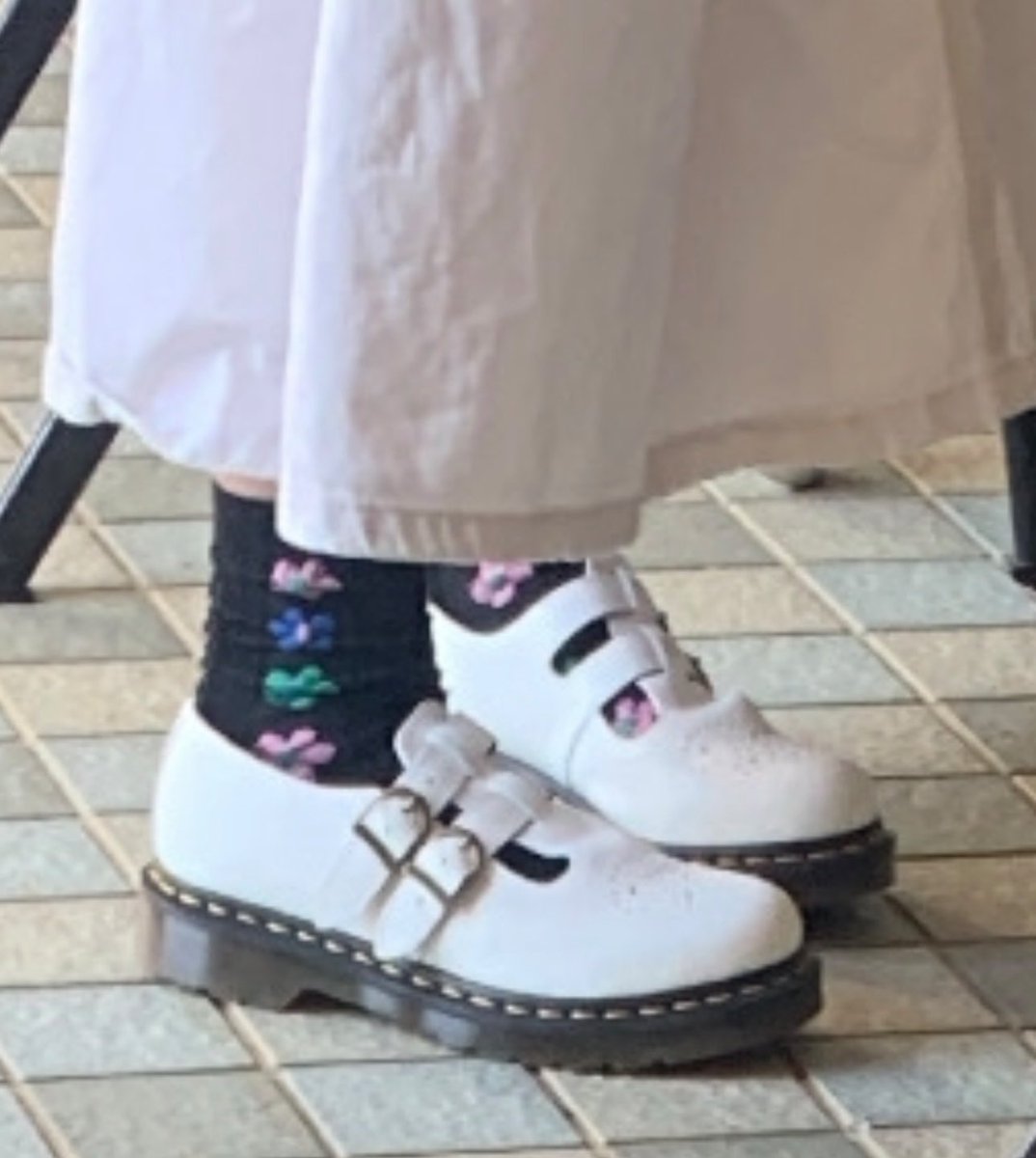 pplopik's tweet photo. 好想俾著呢啲鞋既女仔踢春袋，踢爆都值。不過希望踢爆之前俾我奶乾淨你鞋底🙇‍♂️🙇‍♂️ https://t.co/dcqB7ooCta
