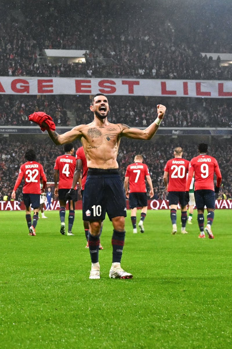 ActuL1_'s tweet photo. Supporters lillois, bien dormi ? ✨❤️🤍 https://t.co/TTjMZWRgly