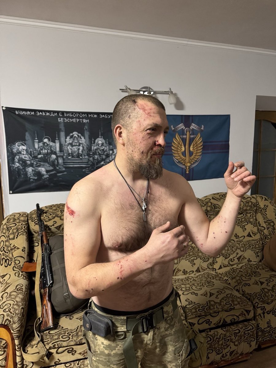 pavlikpanfilow's tweet photo. Буквально впіймав фпв їбалом
 (тачку окремо йобнули)
Тупо пощастило, що не до кінця відкрив підвальні двері.
Користуючись нагодою закиньте мне ремонт буса https://t.co/j85gYeAcxq https://t.co/oBRfy2em0K