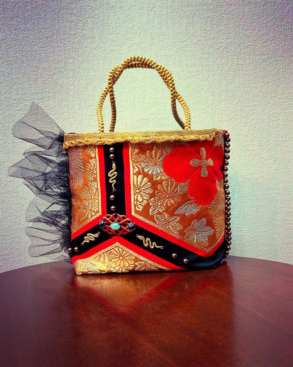 CatwalkBijoux's tweet image. Catwalk Bijoux Vintage OBI Remake Bag
New Arrivals Neo Japanesque
巳年🐍2025年スネークモチーフが入ったバッグです。ペネロピバーボンの撮影用に制作させていただきました😊 
#catwalkbijoux #koenji #obiremake #vintage#bag#kimono #penelope #ペネロピバーボン #撮影#一点物