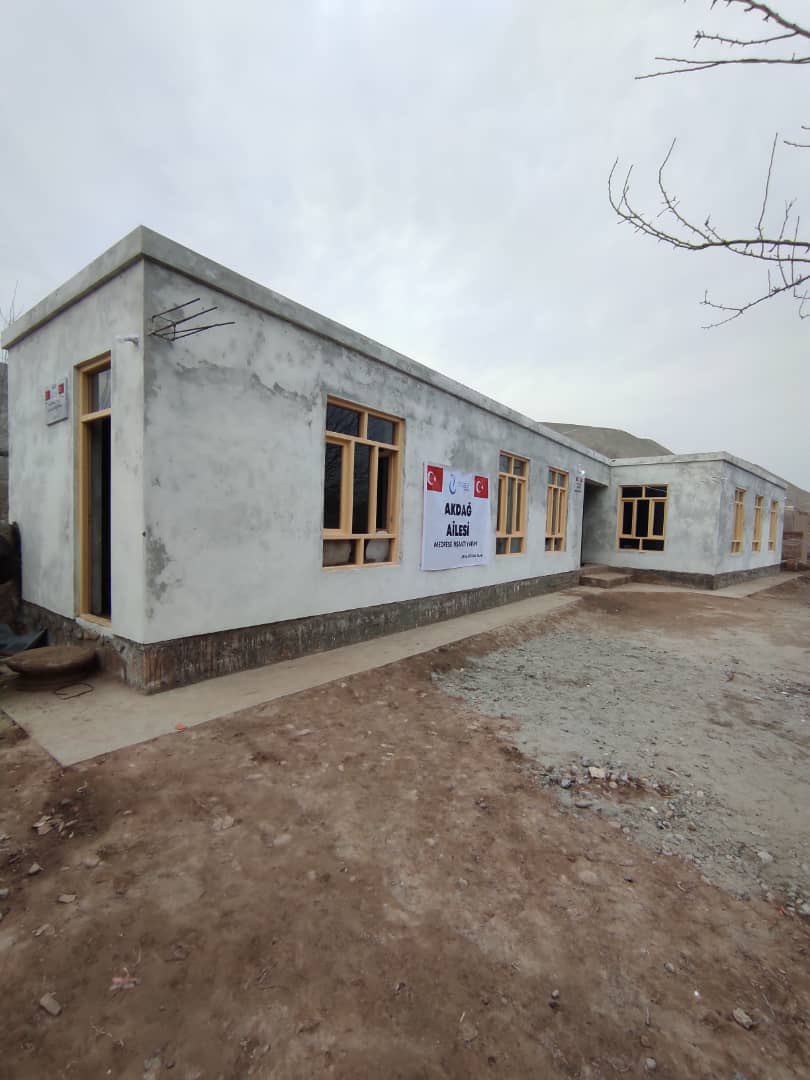 bashirahmadhaid's tweet image. Afganistan Takhar Daşt Qala Ayhan’ım İlçesinde Yesevi Hareketi Derneği girişimi ve Akdağ Ailesini Desteği ile yapmış olduğumuz Medresemizi Açılışını gerçekleştirdik.Bu Medresede yaklaşık 200 kız ve erkek yavrularımız Dini Eğtim Alacaktır.Yemeği geçen Bütün abilerimizden teşekkür