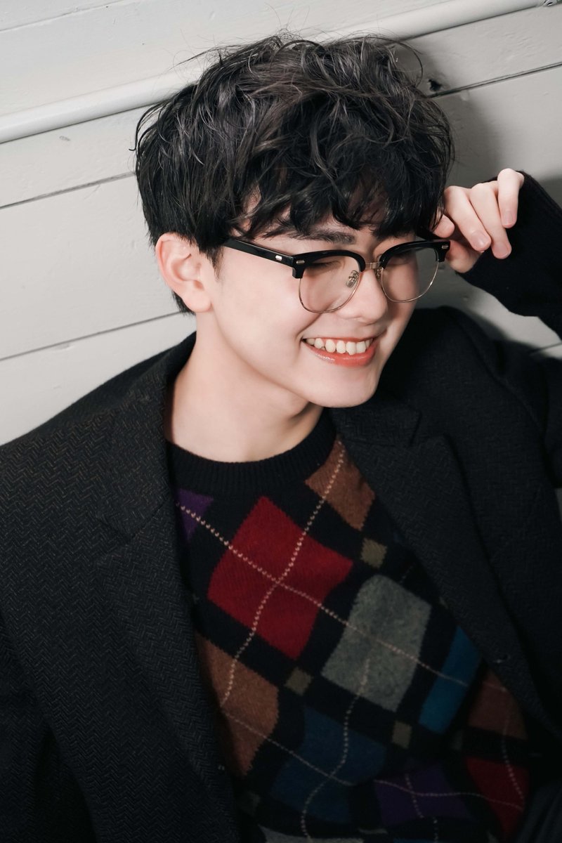 【フォロー＆RP企画】 
『BOYS FILE Vol.19 STYLISH SUITS』発売中✨

本日は #THESUPERFRUIT の #小田惟真 さんです！

(<a href="/boysfile_jp/">BOYS FILE 編集部</a>)と(<a href="/ishin_supafuru/">小田惟真（THE SUPER FRUIT）</a>)を 
フォロー&amp;このポストをRPしたら応募完了！ 
※発送は3月末以降
※着払いでの対応となります。

応募期間は2025年3月11日23:59迄
#BOYSFILE