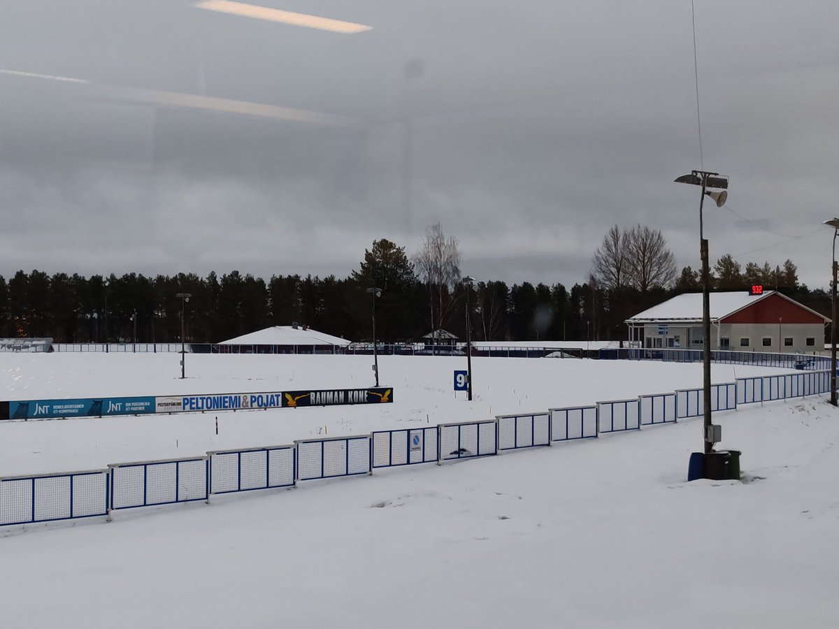 Torstain 30.1. ravien olosuhteet. Lämpötila hieman plussalla. Radalla jääpolanne, jota suojataan yöllä sataneella lumella. Sateita on luvassa eri olomuodoissa. #ravit #nikula