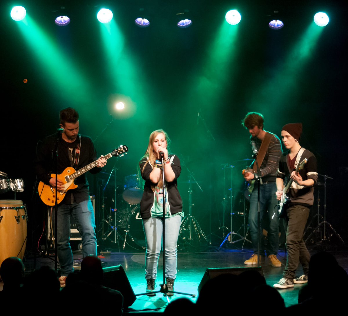 Op woensdagavond 5 februari a.s vindt de Pop Mix Avond plaats in de theaterzaal van De Kubus. 
Een avond vol passie, talent en muziek waar onze cursisten laten zien wat ze in huis hebben! 🎤🎸🎹🥁

📅 Woensdag 5 februari 
⏰ Tijd: 19.00 – 21.00
📍 Theaterzaal De Kubus
🎟️ Gratis