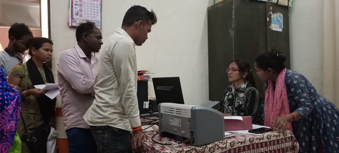 અમારી રજૂઆતો ને ધ્યાને લઈ આજે લોકોનાં જોબકાર્ડ બનાવવાની પ્રક્રિયા ઝડપી તથા વધારે કમ્પ્યુટર ની વ્યવથા કરી આપી જેના કારણે લોકો ખુબ ખુશ થઈ આભાર વ્યક્ત કરી રહ્યાં છે.  <a href="/dhaval241086/">Dhaval Patel</a> <a href="/collectorvalsad/">Collector Valsad</a> <a href="/TDO_DHARAMPUR/">TDO Dharampur</a> <a href="/SDMDharampur/">SDM Dharampur</a>