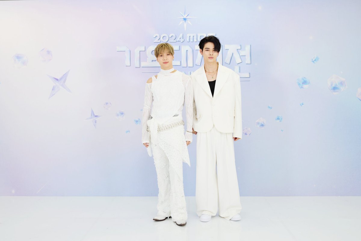 TAEMIN and ENHYPEN’s Ni-ki at the 2024 MBC Gayo Daejejeon photo wall.