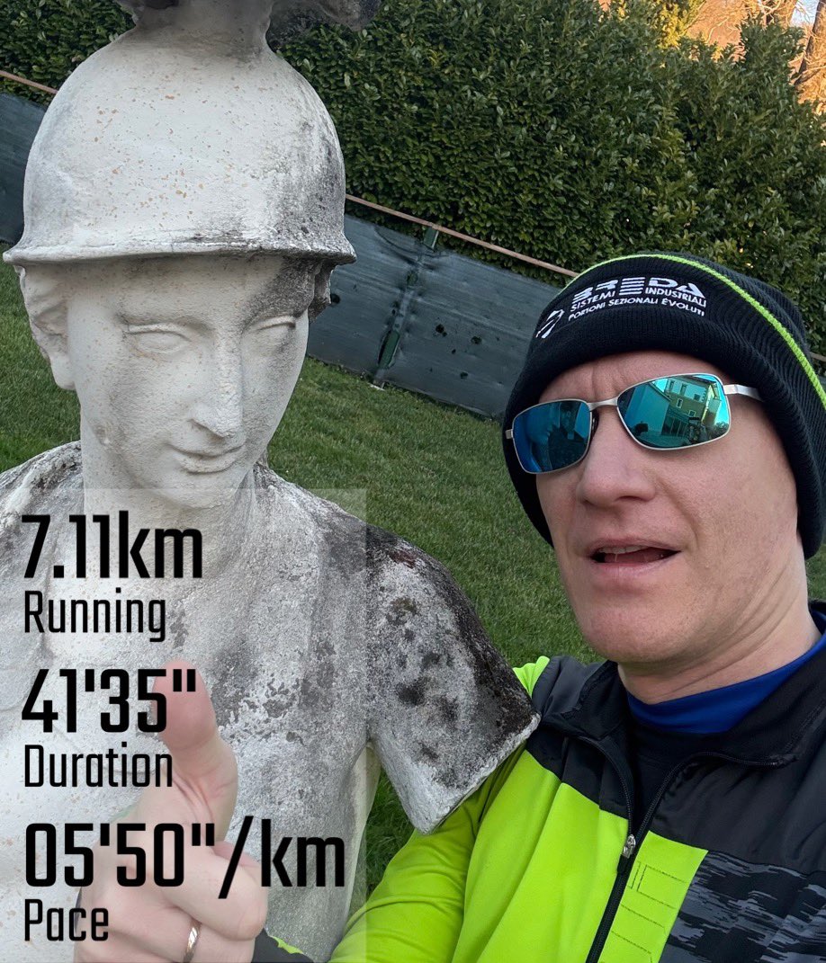 lucco78's tweet photo. Io ed il mio compagno di corsetta (abbiamo le gambe dello stesso materiale!) vi diamo il buongiorno!
1km in più, 5sec/km in meno. Un piccolo passo per l’uomo, un medio passo (avanti) per me!
#running #runlovers #backtorun https://t.co/rdjRvCXYpM