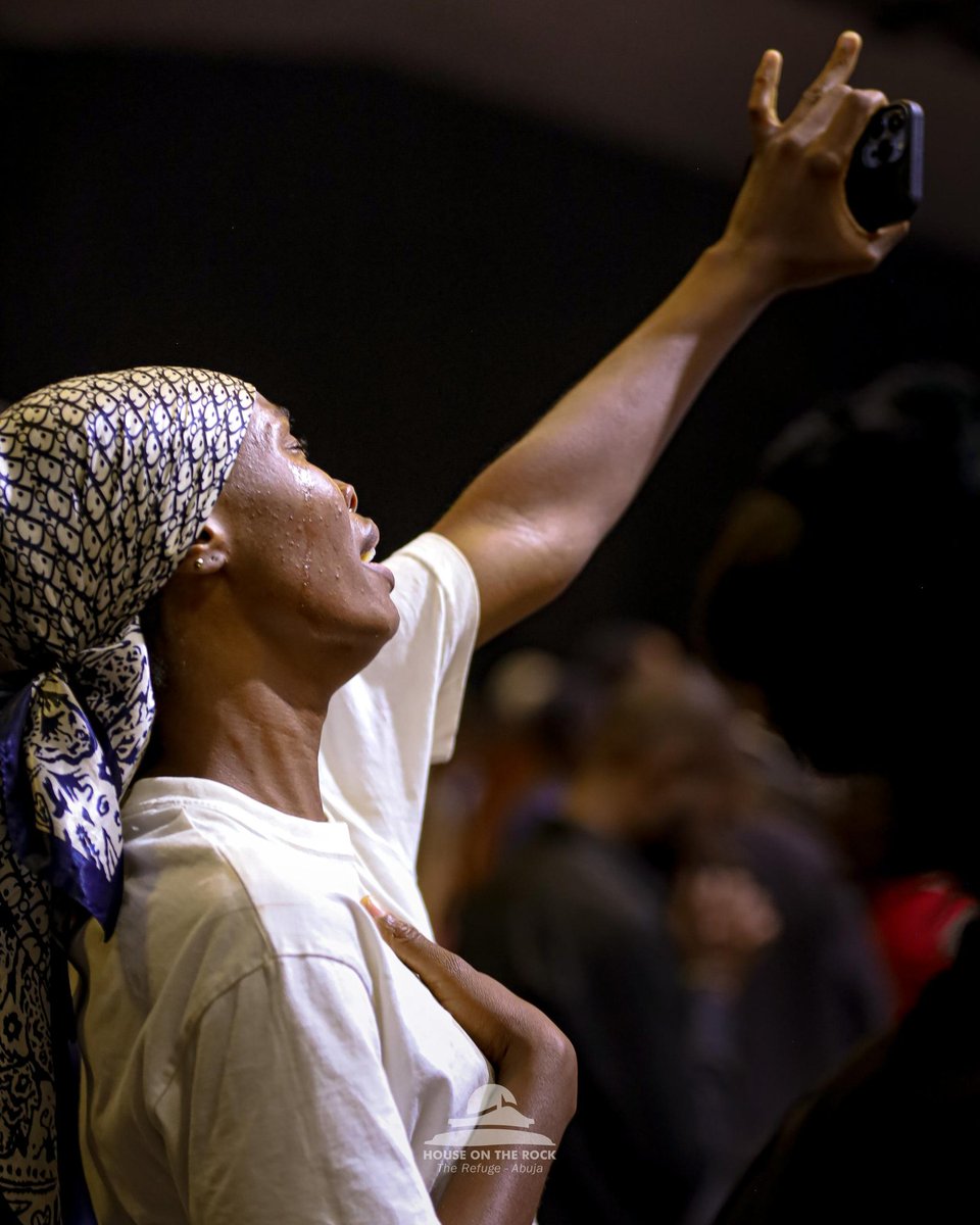 HOTRREFUGE's tweet photo. 🎶 We will not be shaken
We will not be moved
For the Lord is beside us
With Him, we cannot lose
Though the night may seem weary, joy is coming, coming in the morning.
All praise to King Jesus, I know joy is coming 🎶

#WordAliveService 
#YearOfLight  
#HOTRRefuge  
#HOTRService https://t.co/KJZSuJ9EPv