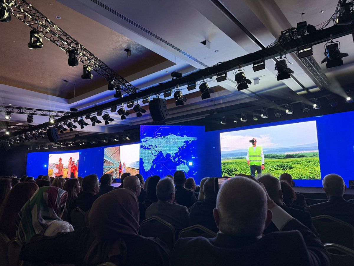 #GAES2025 

Türkiye Özel Okullar Derneği Geleneksel Antalya sempozyumu Başkan <a href="/zaferozturkfk/">Zafer Öztürk</a> açılış konuşmasıyla başladı. 
Türkiye ‘de ve Dünya da Özel okullar başlığı ile Eğitimcilere yeni pencereler açacak. 
<a href="/TOZOK1951/">TÖZOK</a>