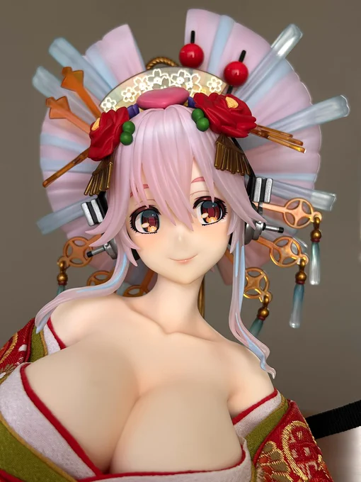 なんとフリューさんから『吉徳× すーぱーそに子-日本人形-』の商品サンプルを頂戴してしまいました…!!1/4スケールの迫力と着物やヘアスタイルの美しさ、お顔の可愛さが素晴らしいです!!まさにお宝。ありがたやありがたや… 