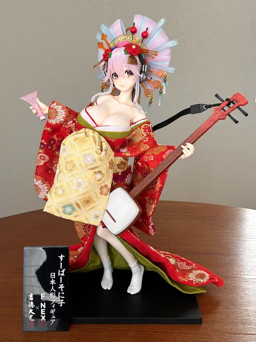 なんとフリューさんから『吉徳× すーぱーそに子-日本人形-』の商品サンプルを頂戴してしまいました…!!1/4スケールの迫力と着物やヘアスタイルの美しさ、お顔の可愛さが素晴らしいです!!まさにお宝。ありがたやありがたや… 