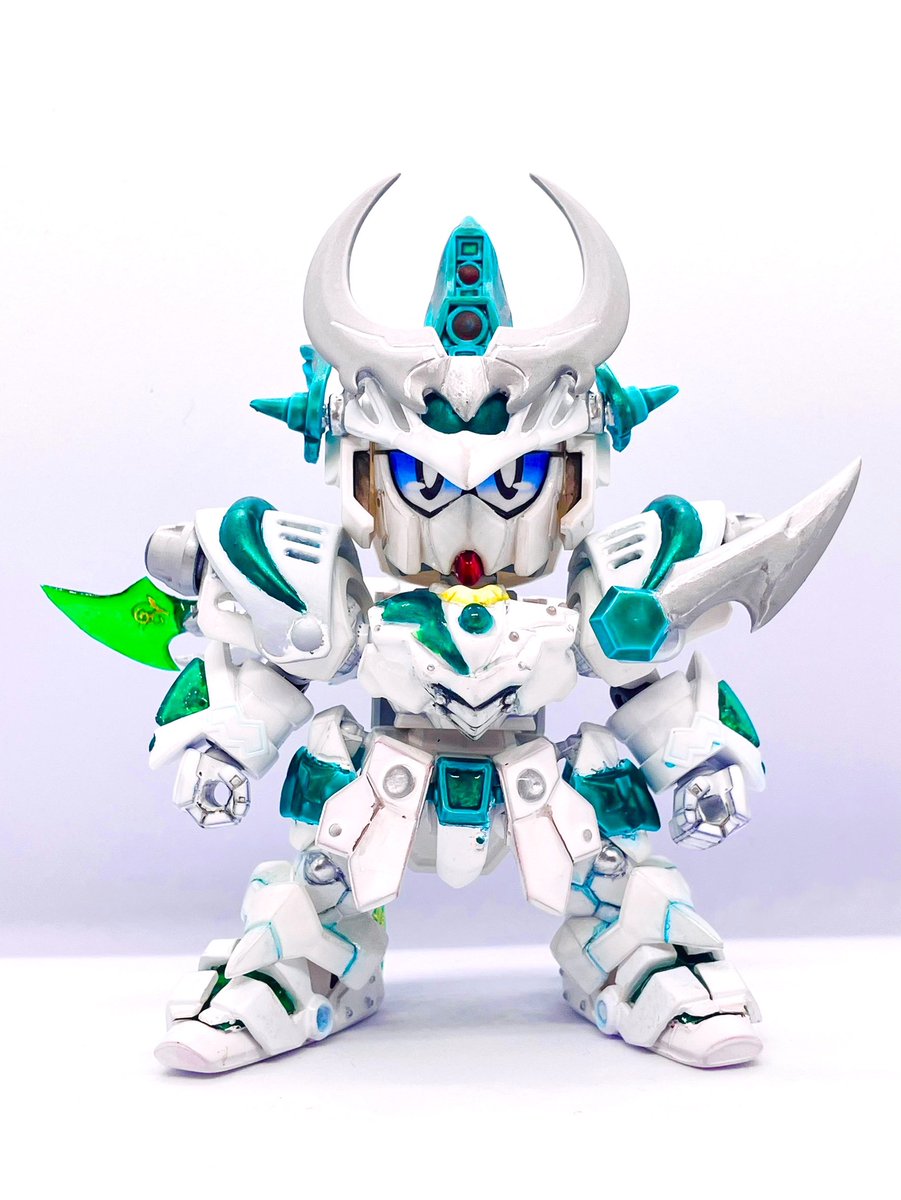 🆕更新キャラクター
■雷鳴頑駄無
製作者:くれなぃ<a href="/1kOO1TEdN1AKCfF/">くれなぃ</a>

天の島落下事件の際に天宮を救った超将軍の一人。
洗脳された女王エアリアルとの戦いで騎士へとクラスチェンジ。
装備も一新され、ルーンクリスタルが顕現した。

seesaawiki.jp/seven_arc_knig…

#SDガンダム
#七人の天宮騎士