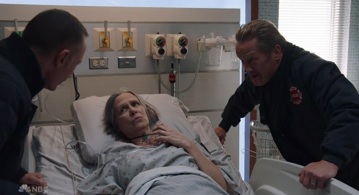 swqnsviolet's tweet image. i am soooooo happy trudy is okay 😭❤️‍🩹 #OneChicagoCrossover