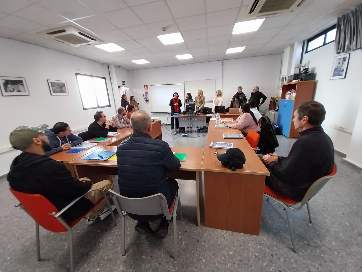 Fundación Magtel (@fundacionmagtel) on Twitter photo Impulsamos junto a <a href="/FundacionEndesa/">Fundación Endesa</a> y el <a href="/aytogr/">Ayuntamiento de Granada</a> un programa de formación en energías renovables: una nueva capacitación para fomentar la empleabilidad de colectivos vulnerables en sectores de alta demanda laboral. 💼☀️⚡️
fundacionmagtel.es/fundacion-magt… Impulsamos junto a <a href="/FundacionEndesa/">Fundación Endesa</a> y el <a href="/aytogr/">Ayuntamiento de Granada</a> un programa de formación en energías renovables: una nueva capacitación para fomentar la empleabilidad de colectivos vulnerables en sectores de alta demanda laboral. 💼☀️⚡️
fundacionmagtel.es/fundacion-magt…