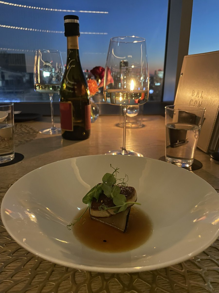 昨日はおしゃれなお店でディナー✨
ワイン飲み過ぎた、、