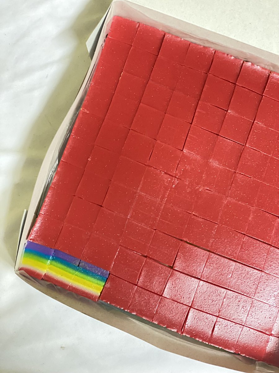 vertigowgh's tweet image. As a part time baker also jual kuih melayu, I agree with this. Due to high level of difficulties &amp;amp; technique buat kuih melayu from stratch, i’ve to set up min order: 100 pcs. Dulu harga Rm 0.50/pcs. Kalau setakat nak beli 20 pcs tak berbaloi weh memandangkan renyah nak membuatnya