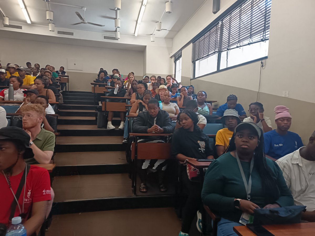 West Campus had a high-capacity and well turned-out orientation session for Wits First Year students. Students arrived in numbers and there to receive and address them were the CLM Librarians. #WitsLibrary