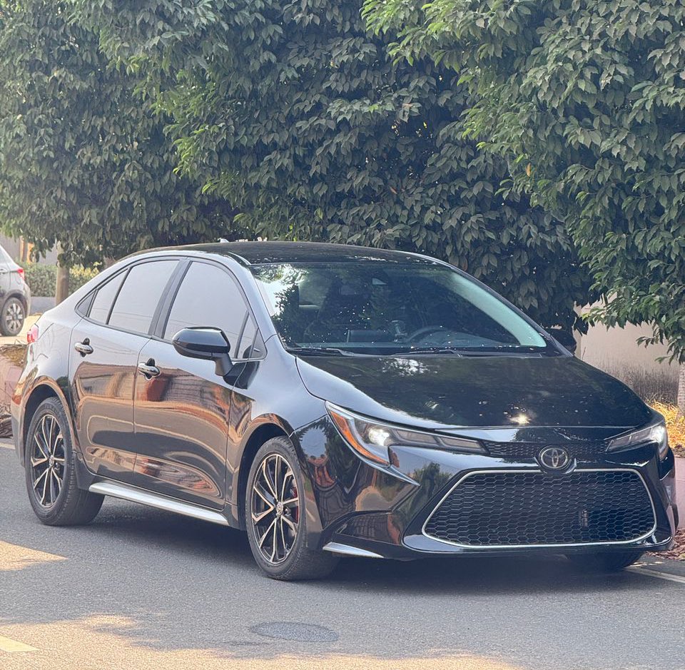FrankDoe101's tweet photo. 2020 Toyota Corolla LE 
1.8L engine 
66k miles 
Key start 
Touchscreen infotainment system 
Rear view camera 
Lane keep assist
Apple CarPlay 

Price - 270k p3 😁
WhatsApp no in bio 
Free delivery after 10pm 

#YourCarGuy 🚘🕺🏽 https://t.co/aa2bYQIU3t