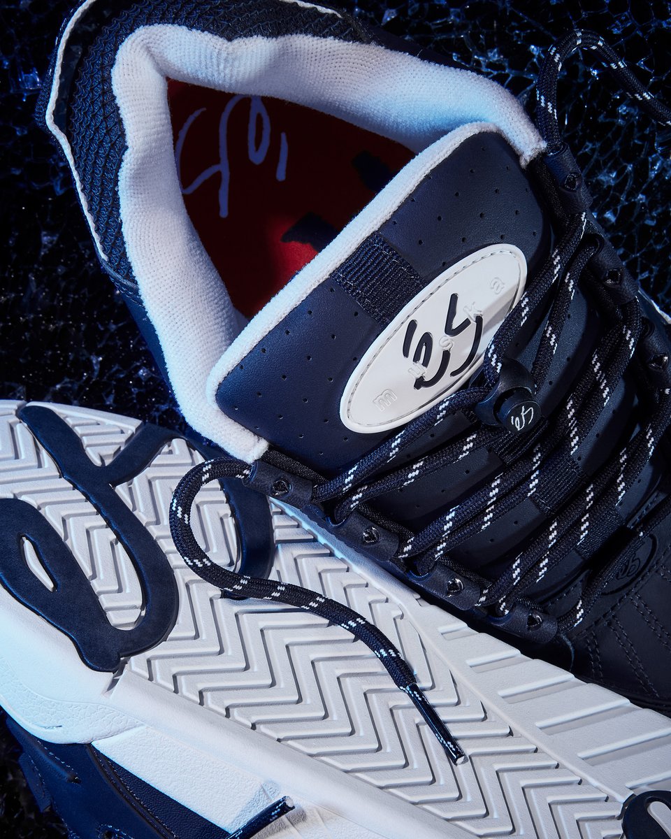The legendary éS Muska dominated in 1999, and now, the Navy/White reissue is here.

As the final drop in our six-colorway series, this one’s not to be missed.

Available now at premium skate shops worldwide and eSskateboarding.com

👟 #eS_MUSKA