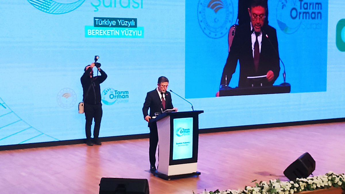 alisari646541's tweet photo. Ankara tarım orman şurası https://t.co/KuBXHmzN6o