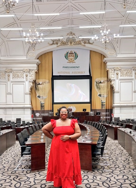 Kolie_Yola's tweet photo. A beautiful morning from South African Parliament. 

Ulwazi @ULWAZISciComm has been invited to a media briefing and as the Director I'm here to represent. 👑🌊📚🇿🇦 https://t.co/EksmEAArfY