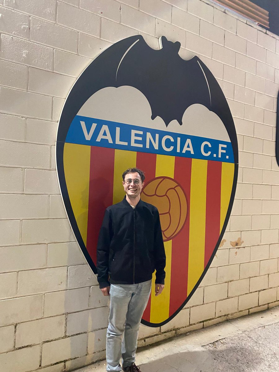 #EscolesVCF ⚫️⚪️ Nuestro convenio con la 🤝 <a href="/Academia_VCF/">Academia VCF 🦇</a> también aporta beneficios a nuestro cuerpo técnico ✅

<a href="/AgusAlabau/">Agustín Alabau</a>, nuestro director de metodología, ha sido seleccionado para su programa de formación y aplicación de la #MetodologiaVCF

🔵⚪️ #GiletEsOtraHistoria