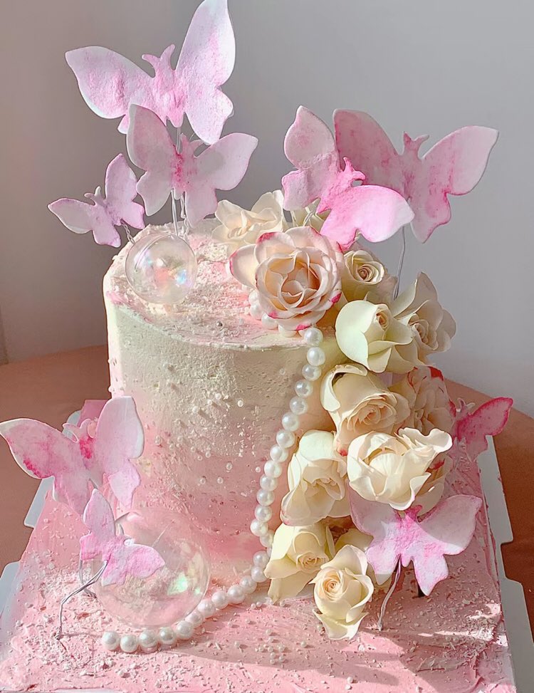 heart_jpg's tweet image. pretty butterfly cakes