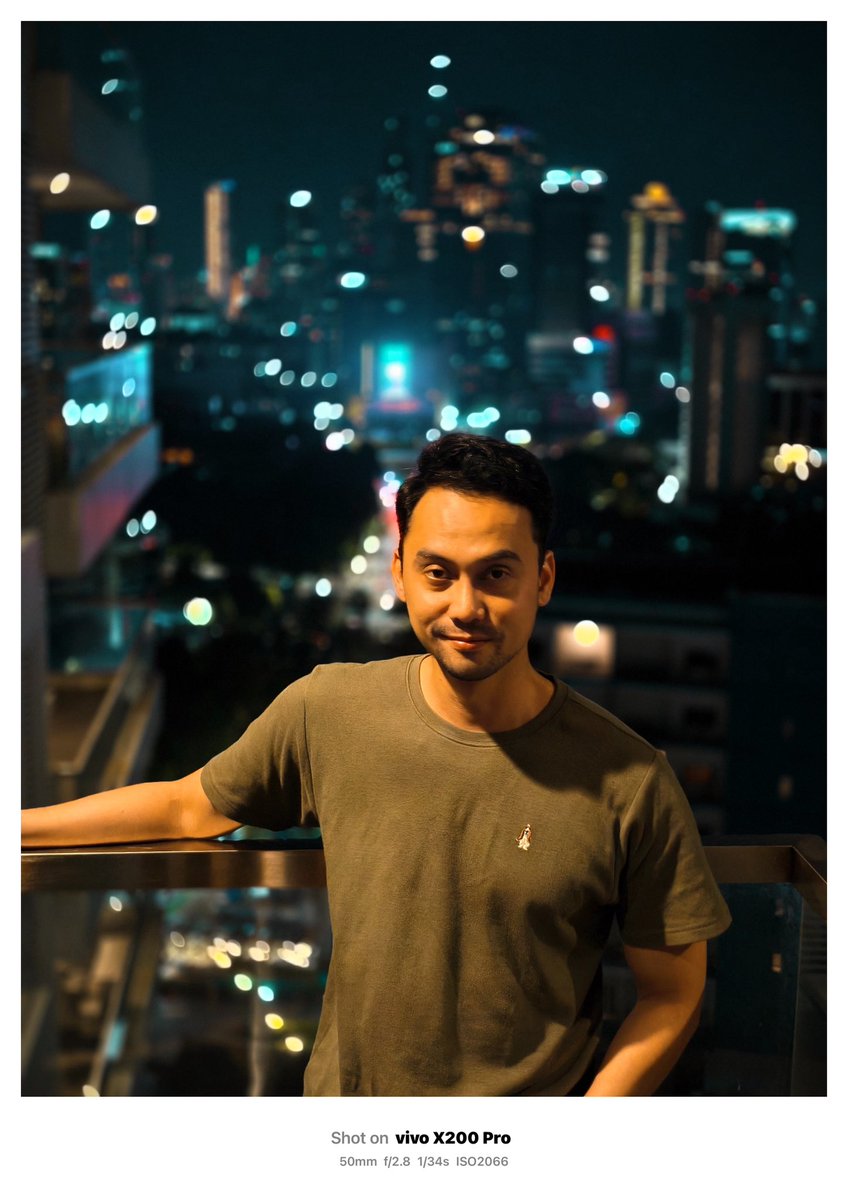 Not gonna lie, this versatility camera on #VivoX200 Pro is insanely good. 

It’s impressive, joy and witted. 

You feel like having a DSLR or mirrorless cam, but in a small pocket-size.

Another competitors should step up the game!

Clearly unbeatable! 😍

📌 Jakarta, Indonesia.