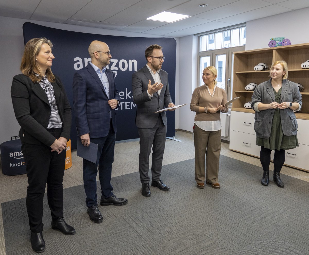 AmazonNewsPL's tweet image. Otworzyliśmy pierwszą #Amazon STEM Kindlotekę w Warszawie! Bezpłatne zajęcia dla dzieci i młodzieży, nowoczesne technologie i inspirująca nauka. Zapraszamy do warszawskiej „Synergii” przy ul. Markowskiej 16. Więcej informacji: bit.ly/STEM_Kindolteka