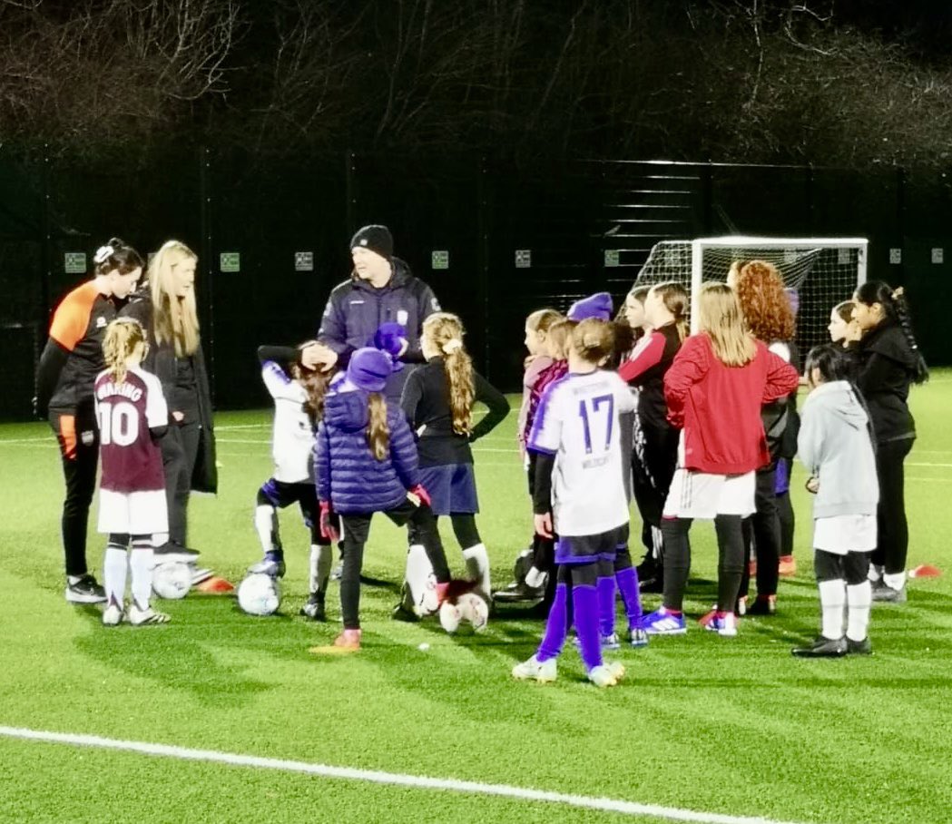 Whetstone Wildcats FC (@n20_wildcats_fc) on Twitter photo We where honoured last night to be visited by 2 players from <a href="/LondonBees/">London Bees π</a>
Rebekah Wozniac and Alice Hughes attended our training session. Girls were buzzingπ Thank you
#girlsfootballclub #footballforgirls #whetstone #barnet #girlsfootball #shecanplay #finchley #letgirlsplay We where honoured last night to be visited by 2 players from <a href="/LondonBees/">London Bees π</a>
Rebekah Wozniac and Alice Hughes attended our training session. Girls were buzzingπ Thank you
#girlsfootballclub #footballforgirls #whetstone #barnet #girlsfootball #shecanplay #finchley #letgirlsplay