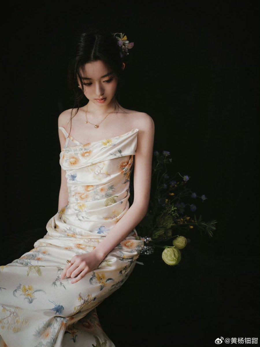 tiantiac's tweet photo. Bathed in the warmth of golden light, each petal whispers a secret, and every breeze carries a dream. The delicate touch of nature, the elegance of time—wrapped in a moment so serene, so enchanting. 🌿🌸 https://t.co/6b8plufVv5