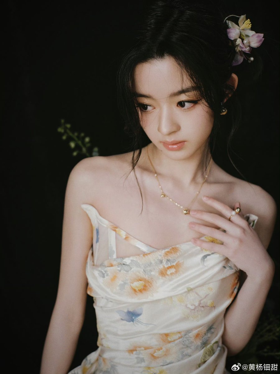 tiantiac's tweet photo. Surrounded by blossoms, I feel like a part of the garden itself, woven into the poetry of nature. Here, silence is not empty—it is filled with the soft hum of life, with the rustling of leaves and the fragrance of spring. 💐💫 https://t.co/PygbQwlaCw