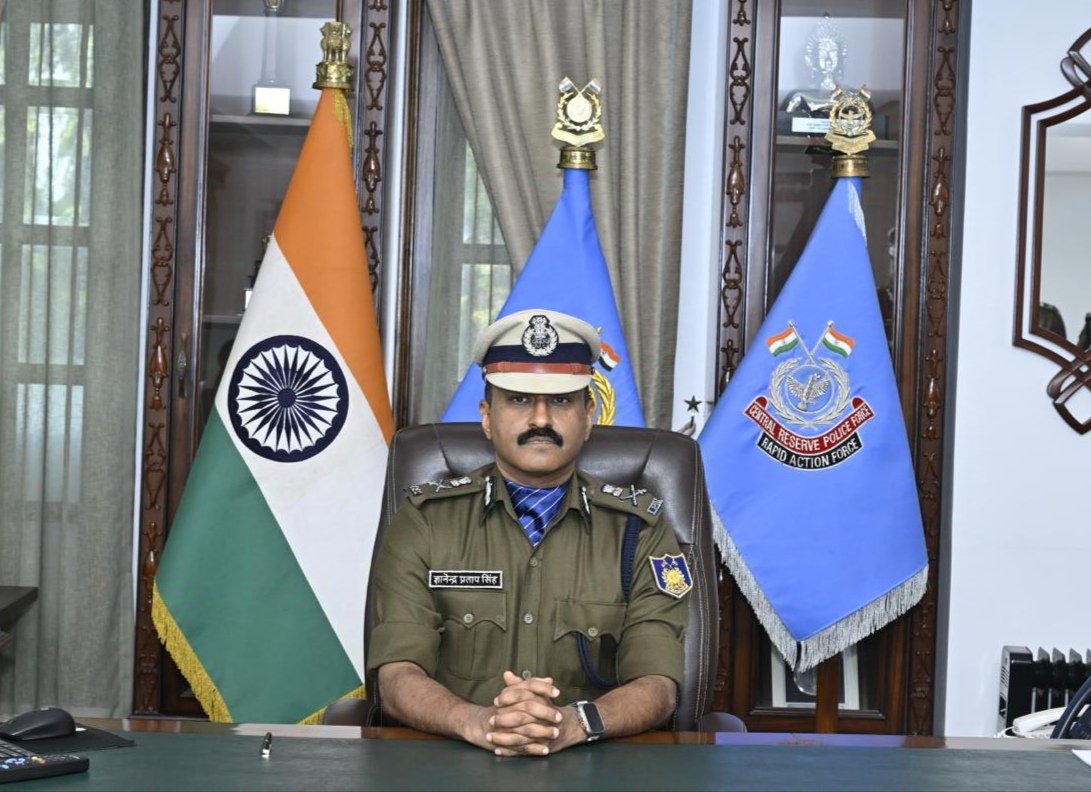crpfindia's tweet photo. New Leadership at #CRPF!

Shri Gyanendra Pratap Singh, has assumed charge as DG #CRPF, taking over from Shri Vitul Kumar, at #CRPF Headquarters. Stepping into leadership, he now leads the nation’s premier force with dedication and resolve. https://t.co/AyHHauThl7